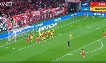 九游游戏-下半场闪击头球破门，让-克劳德打进职业生涯首粒进球