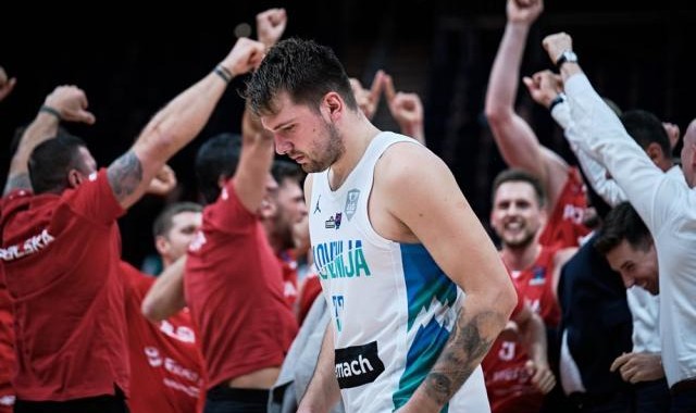 九游体育-东契奇未能再度施展魔法 卫冕冠军出局启示独行侠