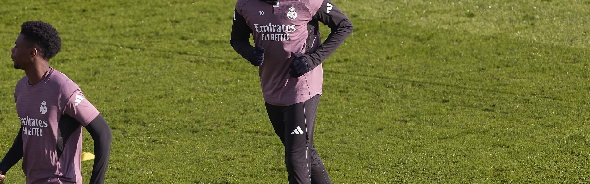 九游体育-队报：姆巴佩膝伤无需手术但需耐心休养，复出时期尚不确定