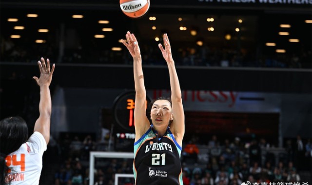 大胜31分！中国女篮26岁2米07中锋首秀砍8分：辅佐两大MVP冲冠|韩旭|纽约|纽约自由人|范洛|三分球_新浪体育_新浪新闻