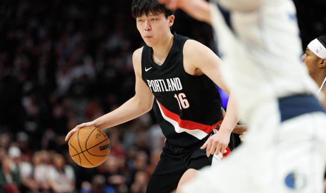 九游体育-拓媒：杨瀚森是失误制造机 三分需提升 低位单打时动作可以简化下